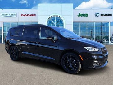 New 2026 Chrysler Pacifica Limited