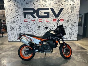 2024 KTM 890 SMT