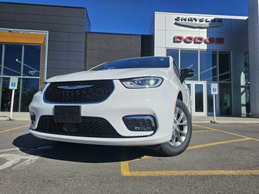 New 2026 Chrysler Pacifica Select Awd