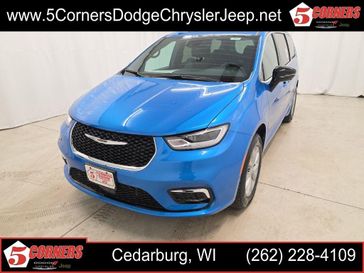New 2026 Chrysler Pacifica Select Awd