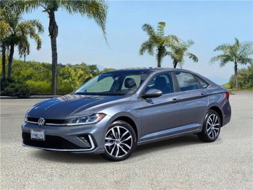 Used 2025 Volkswagen Jetta SE Auto