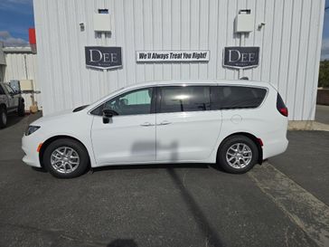 2025 Chrysler Voyager LX's photo