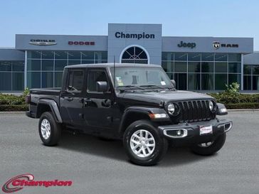 2023 Jeep Gladiator Sport S 4x4 in a Black Clear Coat exterior color and CLOTHinterior. Champion Chrysler Jeep Dodge Ram 800-549-1084 pixelmotiondemo.com 