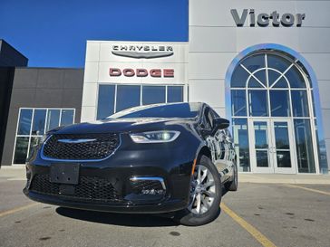 New 2026 Chrysler Pacifica Select Awd