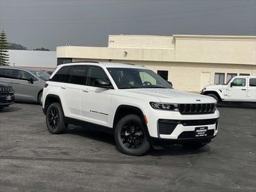 New 2026 Jeep Grand Cherokee Laredo Altitude 4x2