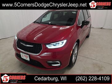 New 2026 Chrysler Pacifica Select Awd