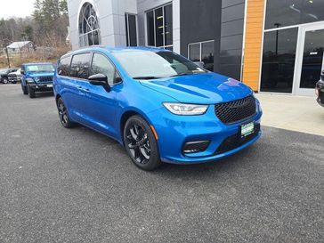 New 2026 Chrysler Pacifica Select