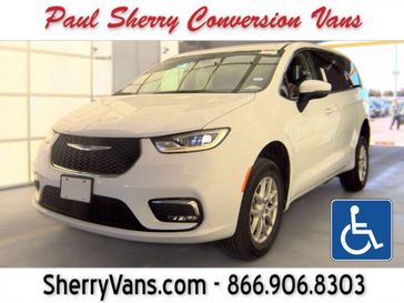 Used 2023 Chrysler Pacifica Touring L
