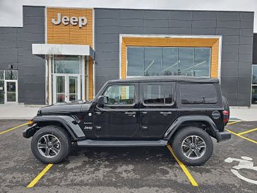 2023 Jeep Wrangler 4-door Sahara 4x4