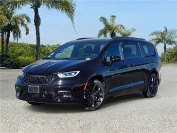 New 2026 Chrysler Pacifica Select