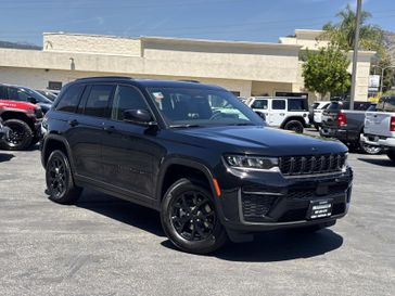 New 2026 Jeep Grand Cherokee Laredo Altitude 4x2