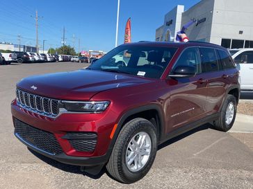 2025 Jeep Grand Cherokee Laredo 4x4
