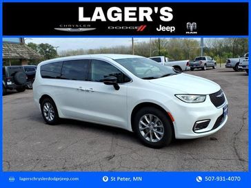 New 2026 Chrysler Pacifica Select Awd