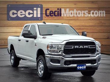 2024 RAM 2500 Tradesman Crew Cab 4x4 6'4' Box