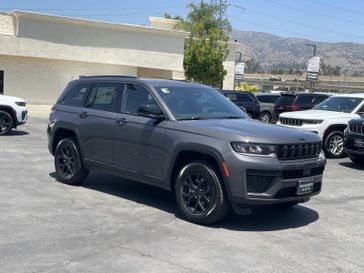 New 2026 Jeep Grand Cherokee Laredo Altitude 4x4