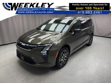 New 2027 Chrysler Pacifica Limited Awd