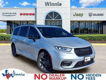 New 2026 Chrysler Pacifica Limited
