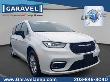 New 2025 Chrysler Pacifica Select