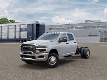New 2026 RAM 3500 Tradesman Crew Cab Chassis 4x4 60' Ca