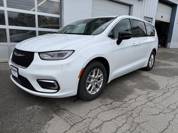 Used 2024 Chrysler Pacifica 