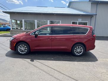 New 2027 Chrysler Pacifica Select Awd