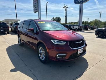 Used 2023 Chrysler Pacifica Touring L