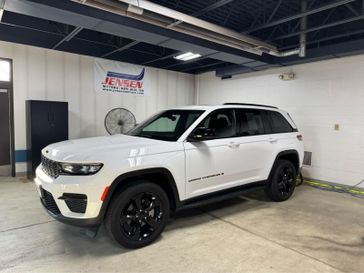 Used 2024 Jeep Grand Cherokee Altitude X in a Bright White Clear Coat exterior color and Global Blackinterior. Jensen Chrysler Dodge Jeep Ram 507-354-0542 jensenchryslerdodgejeepram.com 