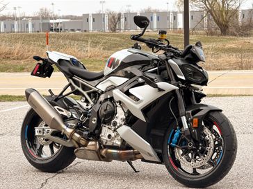 2026 BMW M 1000 R