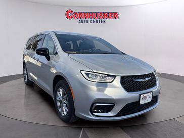 New 2026 Chrysler Pacifica Select