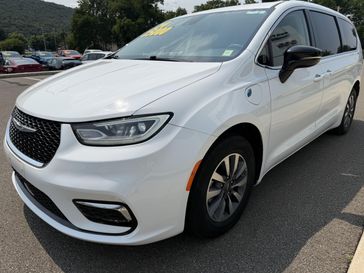 Used 2024 Chrysler Pacifica Hybrid Select
