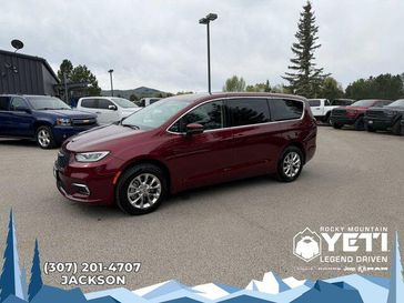 Used 2023 Chrysler Pacifica Touring L