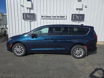 2025 Chrysler Pacifica Select Awd