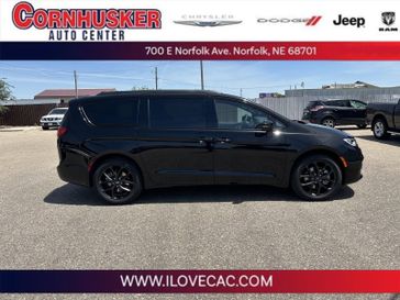 2024 Chrysler Pacifica Touring L Awd