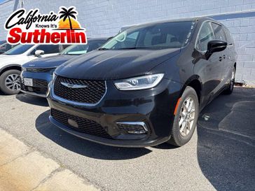 Used 2024 Chrysler Pacifica Touring L