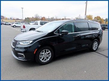 Used 2024 Chrysler Pacifica Touring L