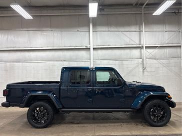 2025 Jeep Gladiator Nighthawk 4x4