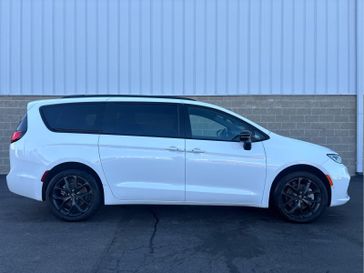 2024 Chrysler Pacifica Limited Awd in a Bright White Clear Coat exterior color and Blackinterior. Wilmington Auto Center Chrysler Dodge Jeep Ram (937) 556-6430 wilmingtonautocentercdjr.com 