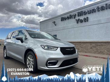 Used 2023 Chrysler Pacifica Touring L