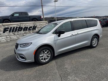 New 2026 Chrysler Pacifica Select