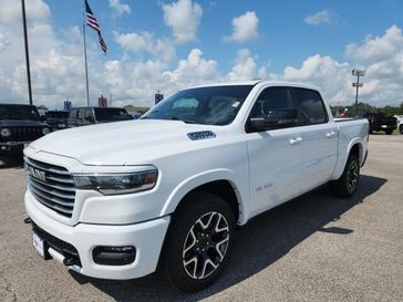 New 2025 RAM 1500 Laramie Crew Cab 4x2 5'7' Box