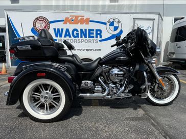 2015 Harley-Davidson FLHTCUTG Tri Glide Ultra 