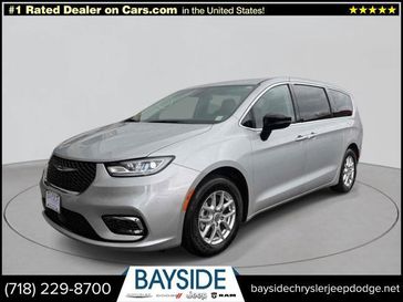 Used 2024 Chrysler Pacifica Touring L