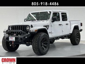 2022 Jeep Gladiator Overland in a Bright White Clear Coat exterior color and Blackinterior. Ventura Auto Center 866-978-2178 venturaautocenter.com 