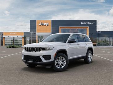 New 2026 Jeep Grand Cherokee Laredo 4x2