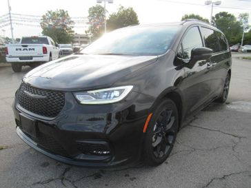 Used 2025 Chrysler Pacifica Limited