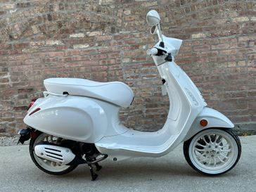 2023 Vespa Sprint 50 Bianco   Motoworks Chicago 312-738-4269 motoworkschicago.com 