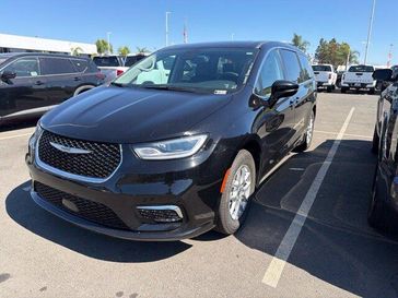 Used 2024 Chrysler Pacifica Touring L