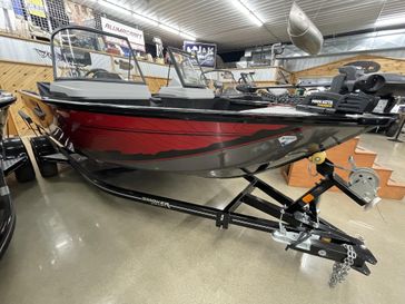 New 2025 SMOKERCRAFT ADV178DC 