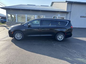 New 2026 Chrysler Pacifica Select
