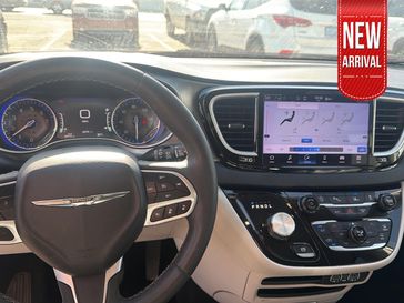 Used 2023 Chrysler Pacifica Touring L